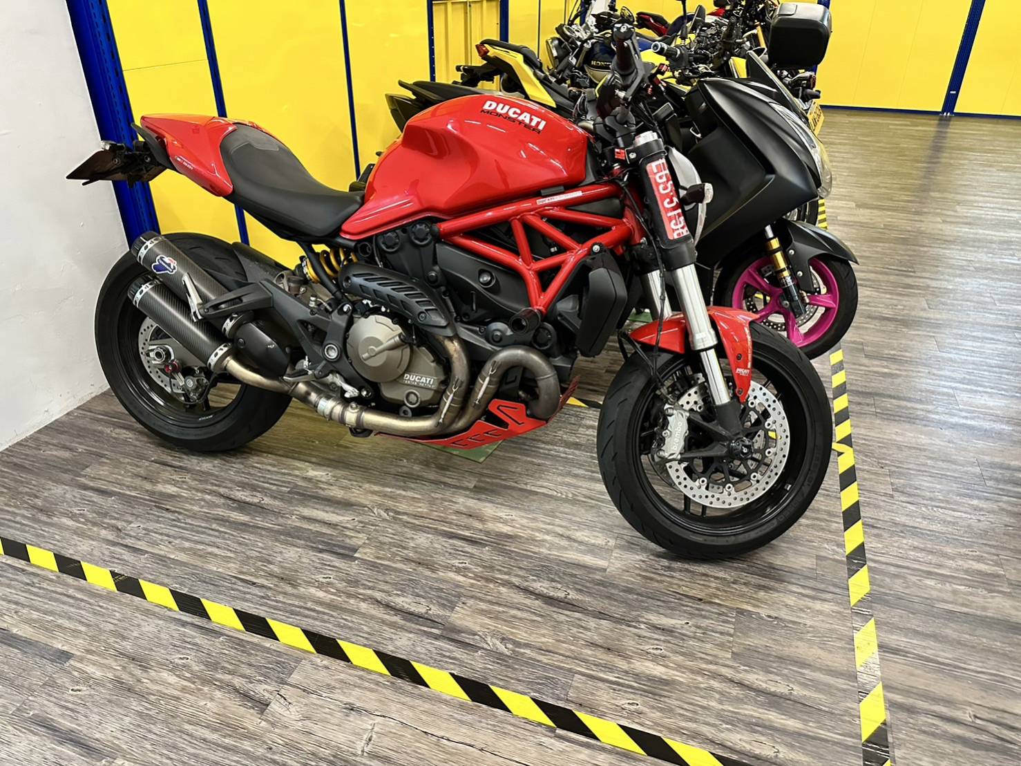 獨立重機迷你車庫