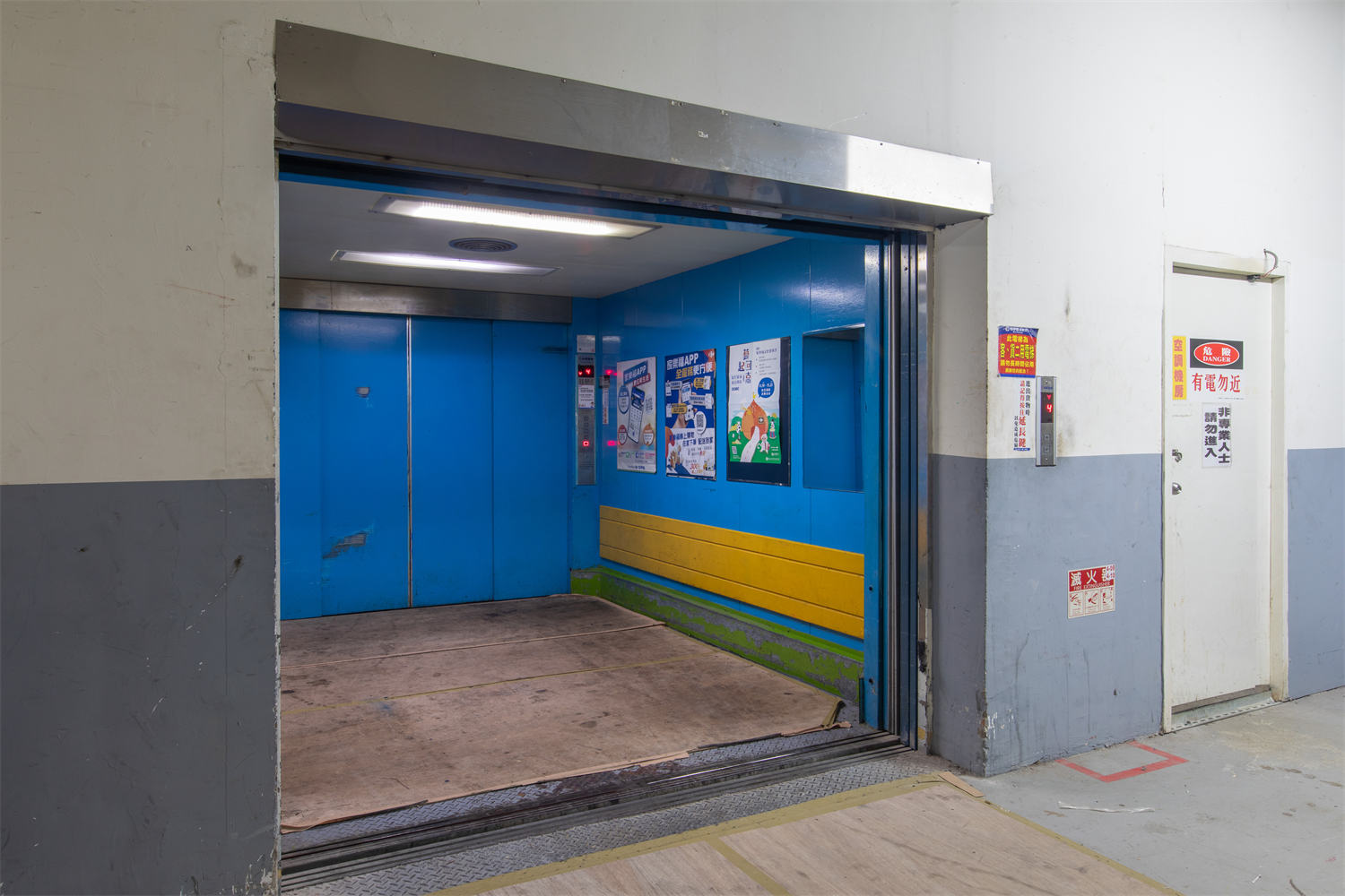 內湖萬家福店 專屬卸貨停車位